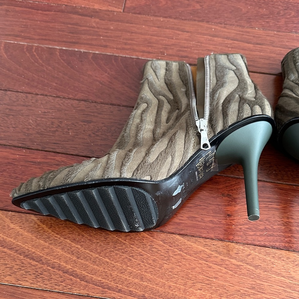 Chic Zebra-Patterned Ankle Booties - Picture 6 of 6